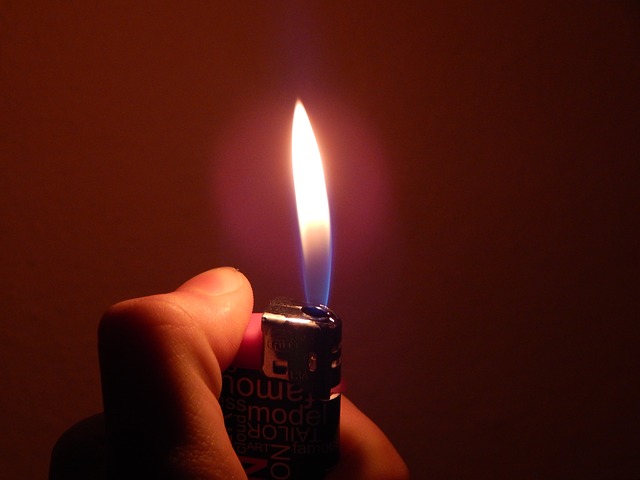 lighter-585648_640